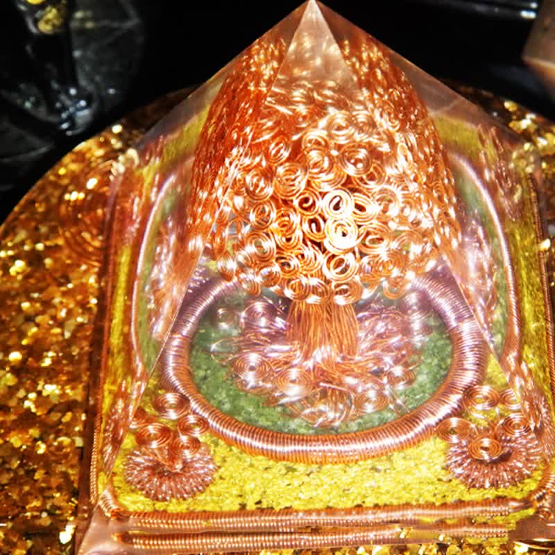 Olivenorma Prehnite Pietra Filo di Rame Albero Orgone Piramide