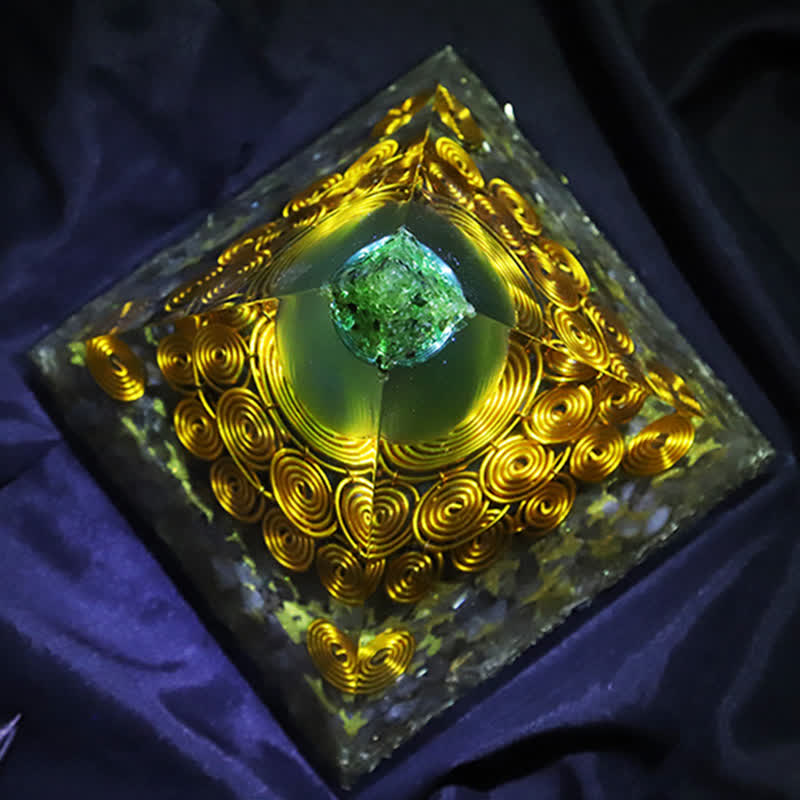 Olivenorma 14cm Piramide di Orgone in Pietra Occhio di Gatto Verde