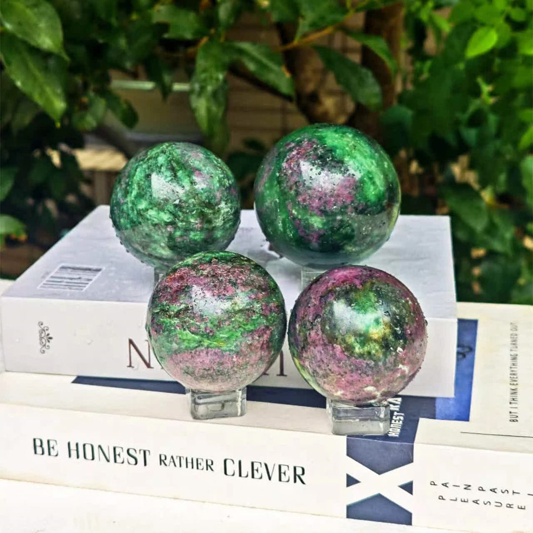 Sfera di cristallo naturale di zoisite rubino Olivenorma