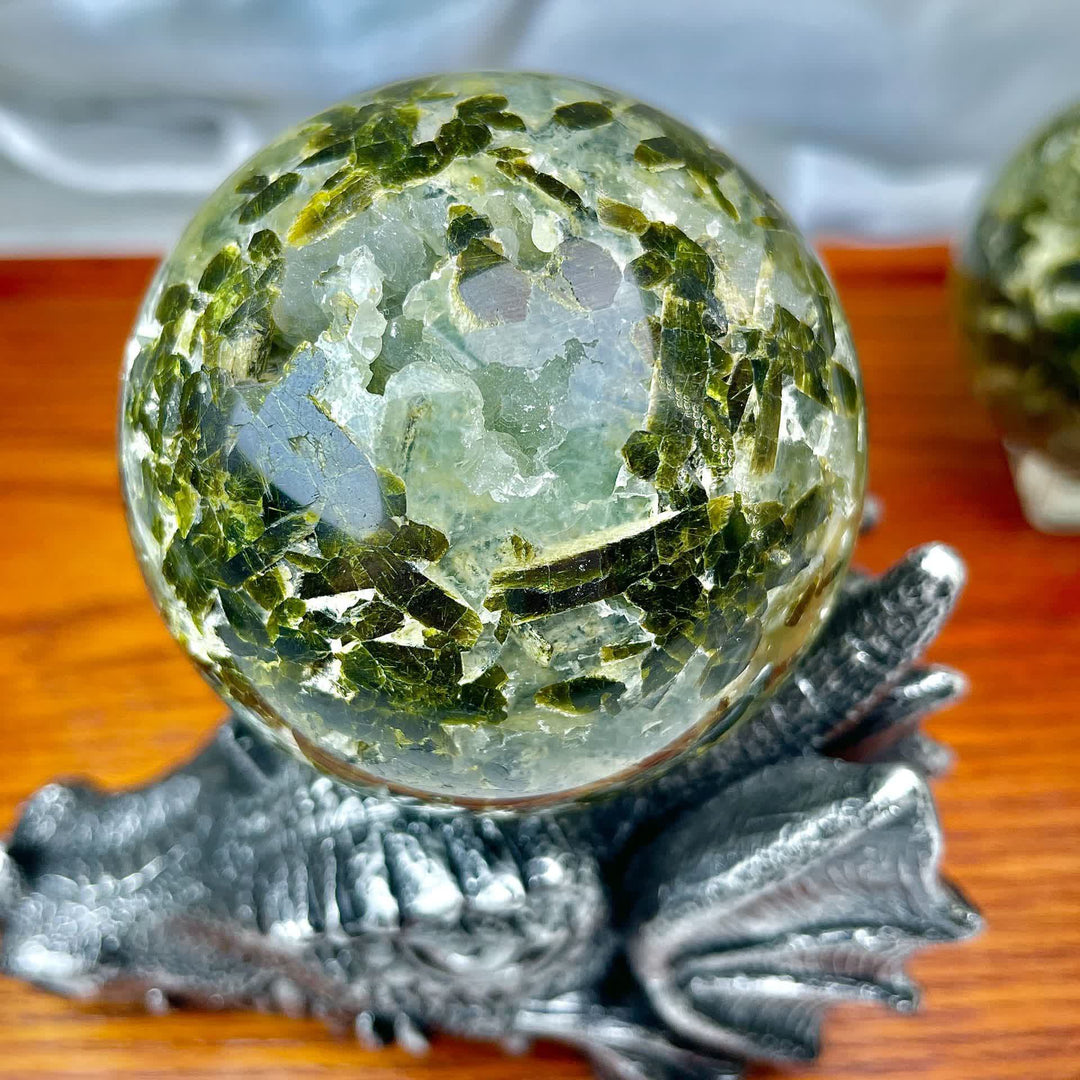Sfera di cristallo naturale di prehnite Olivenorma