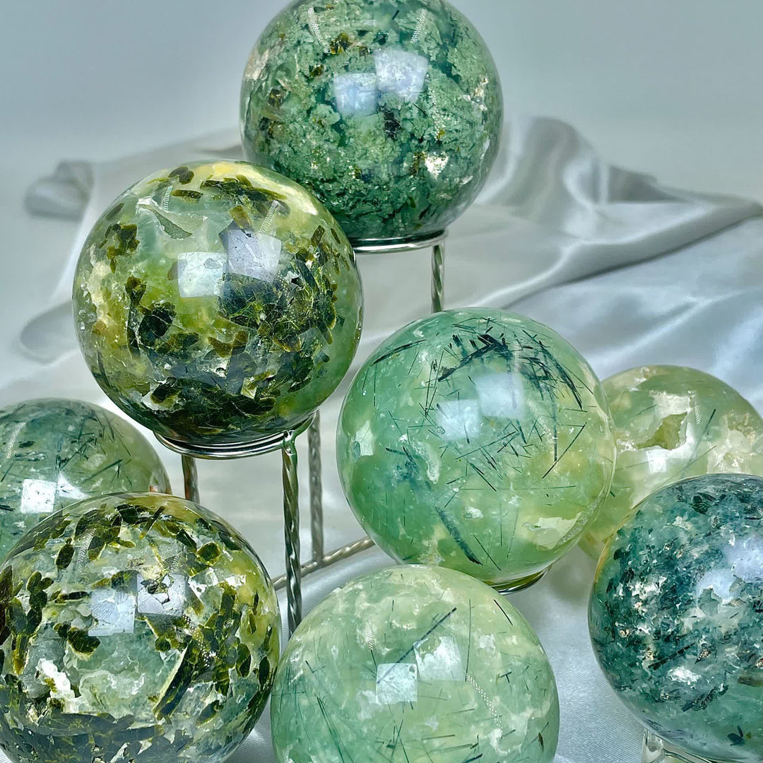 Sfera di cristallo naturale di prehnite Olivenorma