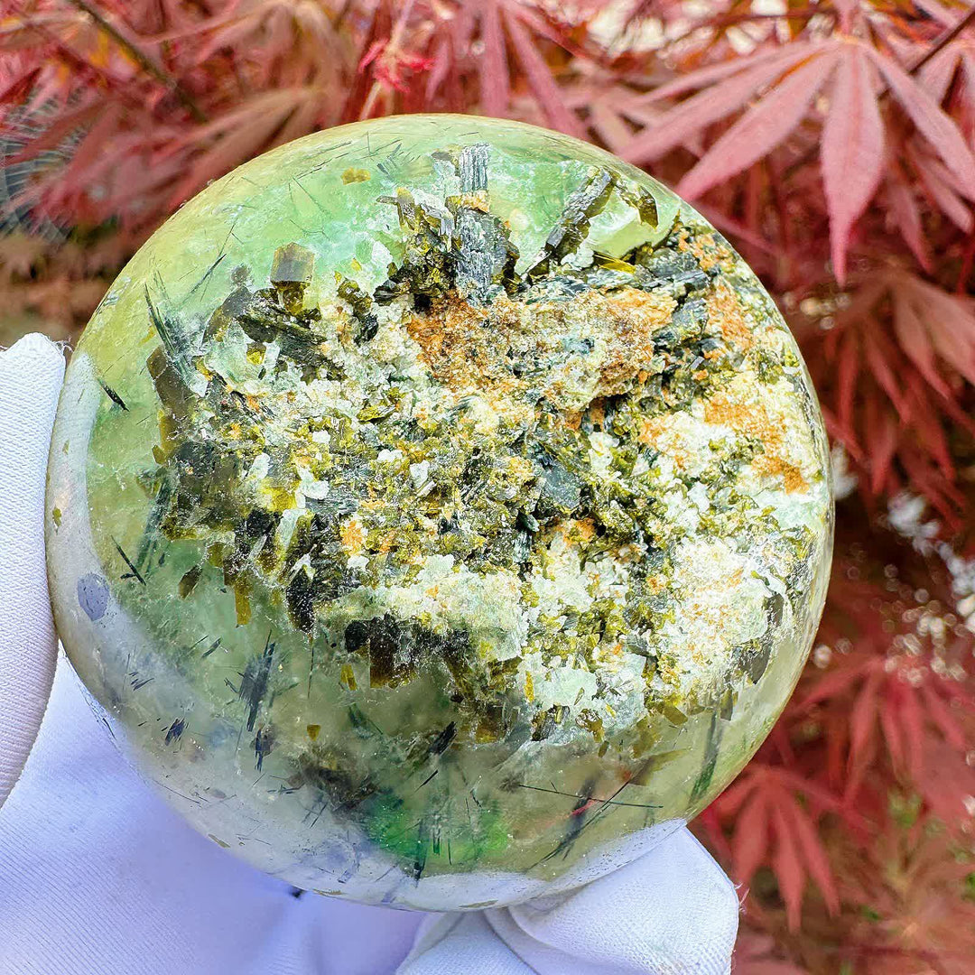 Sfera di cristallo naturale di prehnite Olivenorma