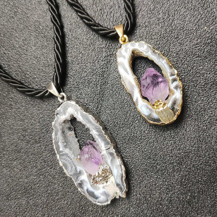 Collana con ciondolo in cristallo di grotta di agata bianca e ametista Olivenorma 