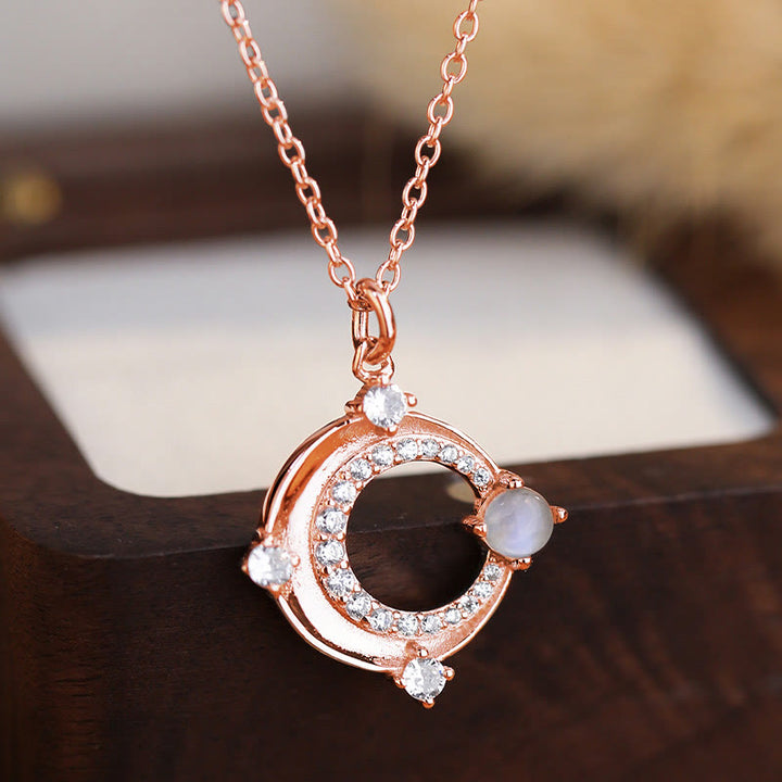 Collana con ciondolo a mezzaluna Olivenorma in pietra di luna naturale