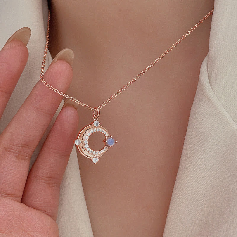 Collana con ciondolo a mezzaluna Olivenorma in pietra di luna naturale