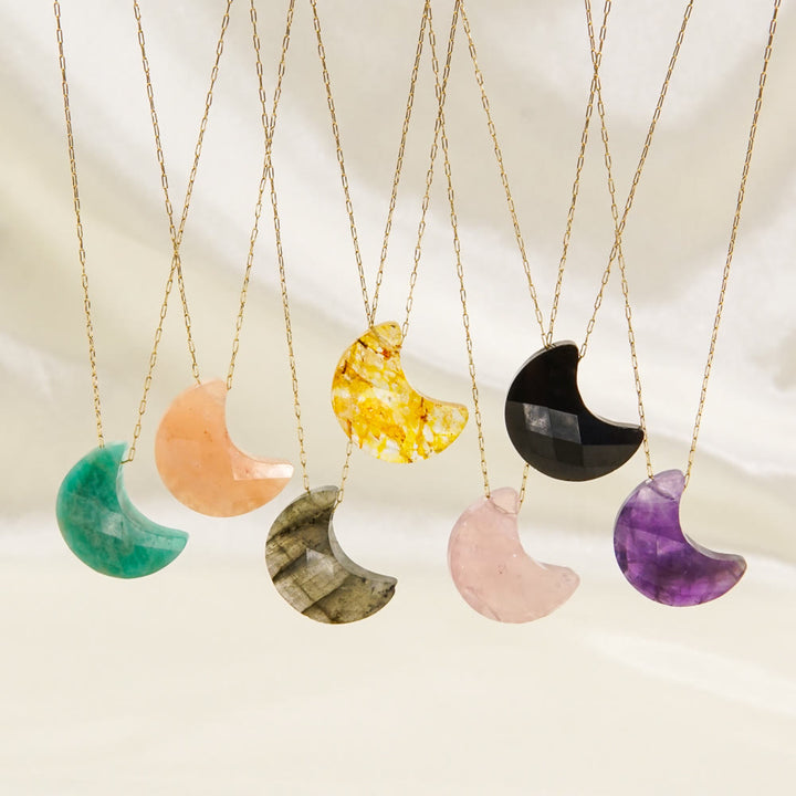 Collana con ciondolo a forma di luna con taglio a cristallo naturale Olivenorma 