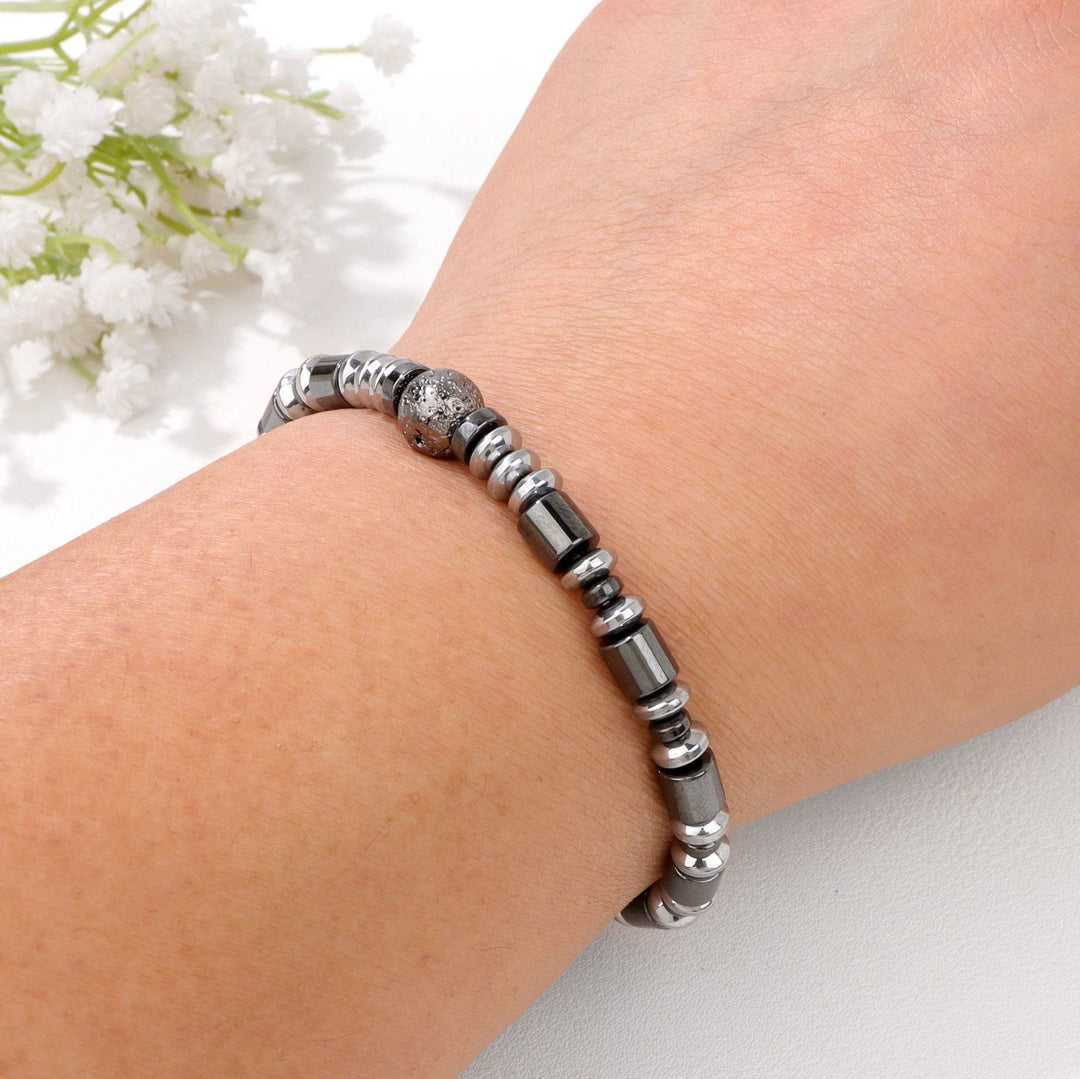 Bracciale di perline in pietra lavica ed ematite punk Olivenorma 