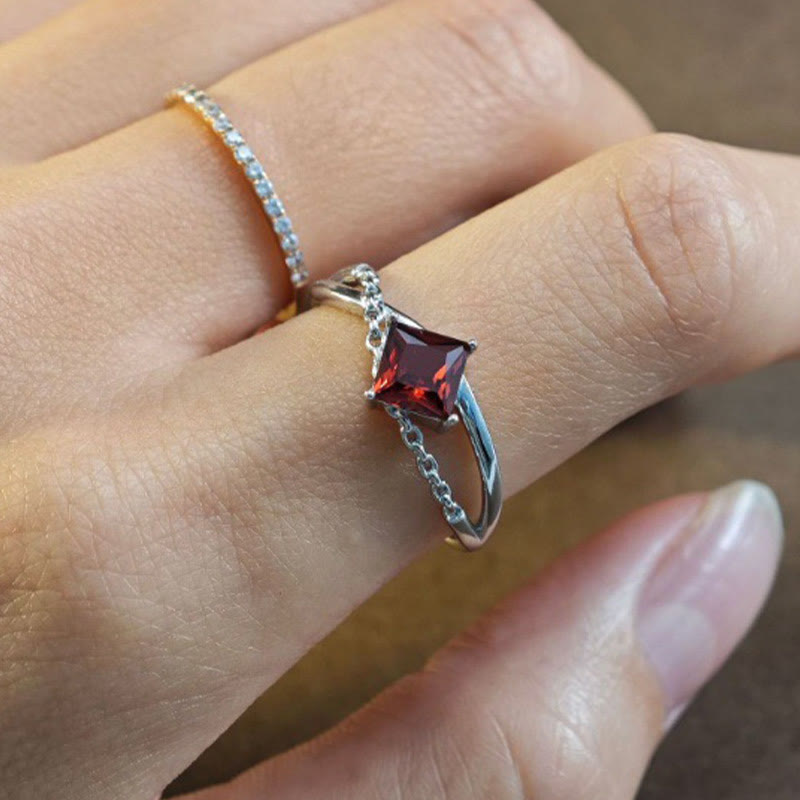 Anello Olivenorma con granato naturale taglio diamante