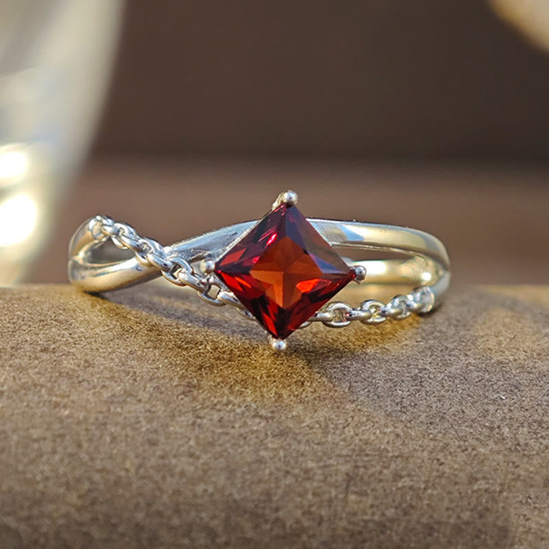 Anello Olivenorma con granato naturale taglio diamante