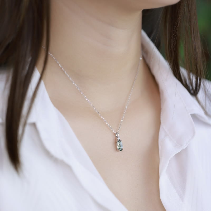 Collana con ciondolo esagonale in zircone bianco e agata muschiata Olivenorma