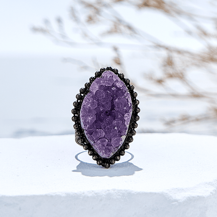 Anello regolabile Olivenorma con ametista naturale di forma irregolare