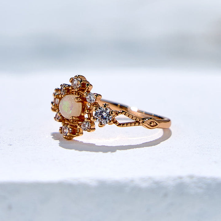 Anello Olivenorma "Fiocco di neve" in opale naturale bianco e zirconi