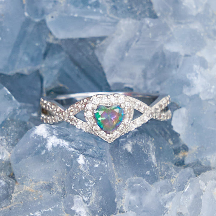 Anello Olivenorma a forma di cuore con alessandrite a forma di croce infinita