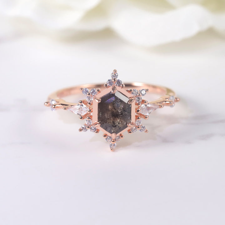 Olivenorma Salt & Pepper Herkimer Diamond Anello di fidanzamento con fiocco di neve