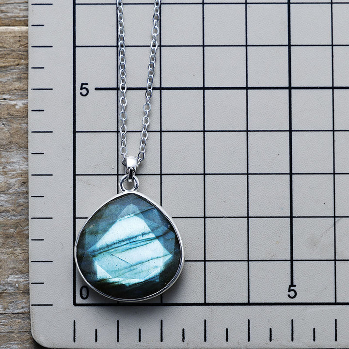 Collana con ciondolo a goccia in labradorite Olivenorma