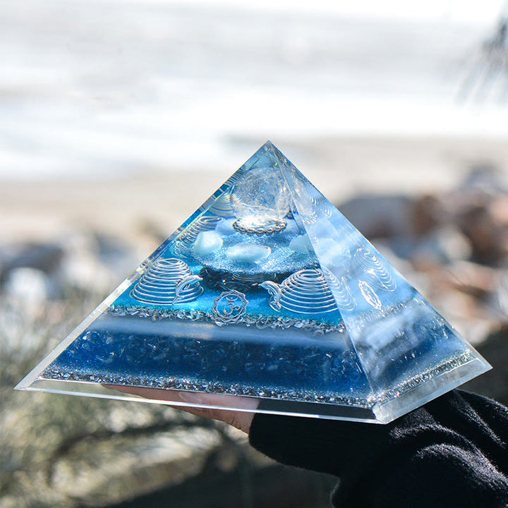 Olivenorma "Atlantis" Piramide di Orgone in Cristallo Trasparente Acquamarina