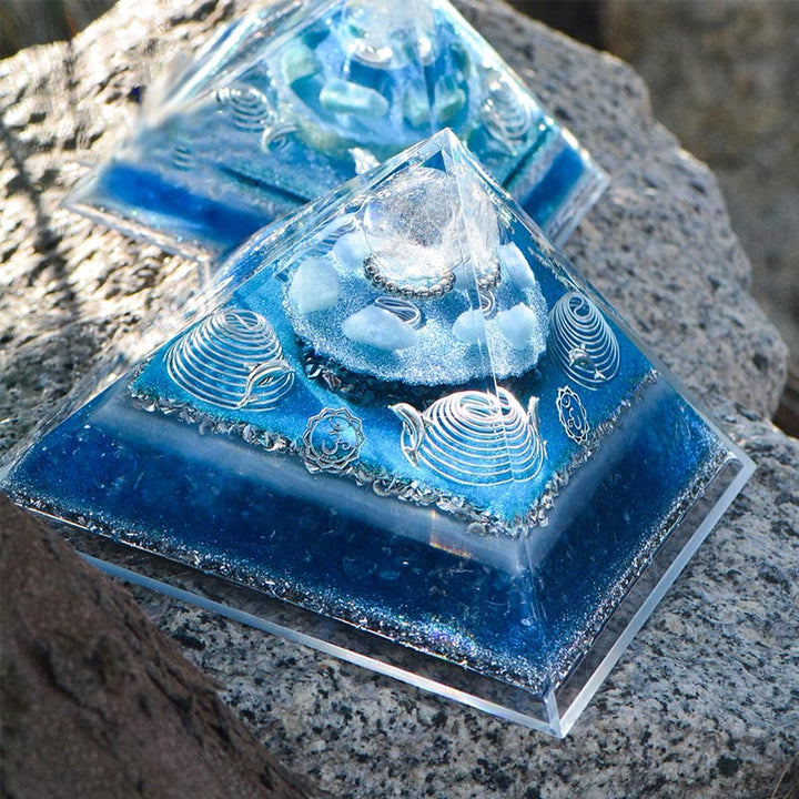 Olivenorma "Atlantis" Piramide di Orgone in Cristallo Trasparente Acquamarina