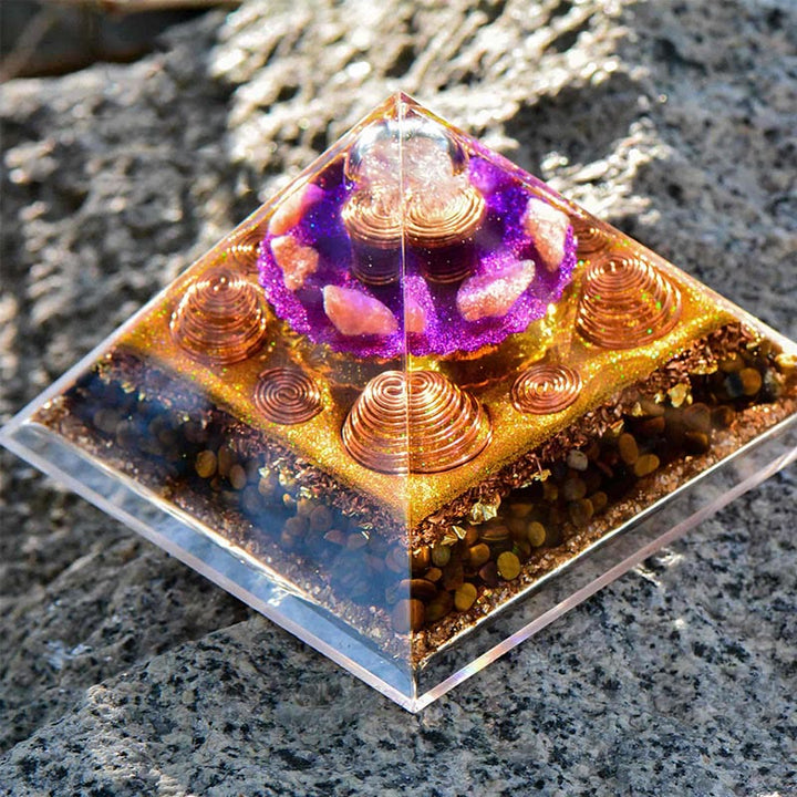 Olivenorma "Cacciatore di Fortune" Pietra del Sole Occhio di Tigre Piramide Orgonica