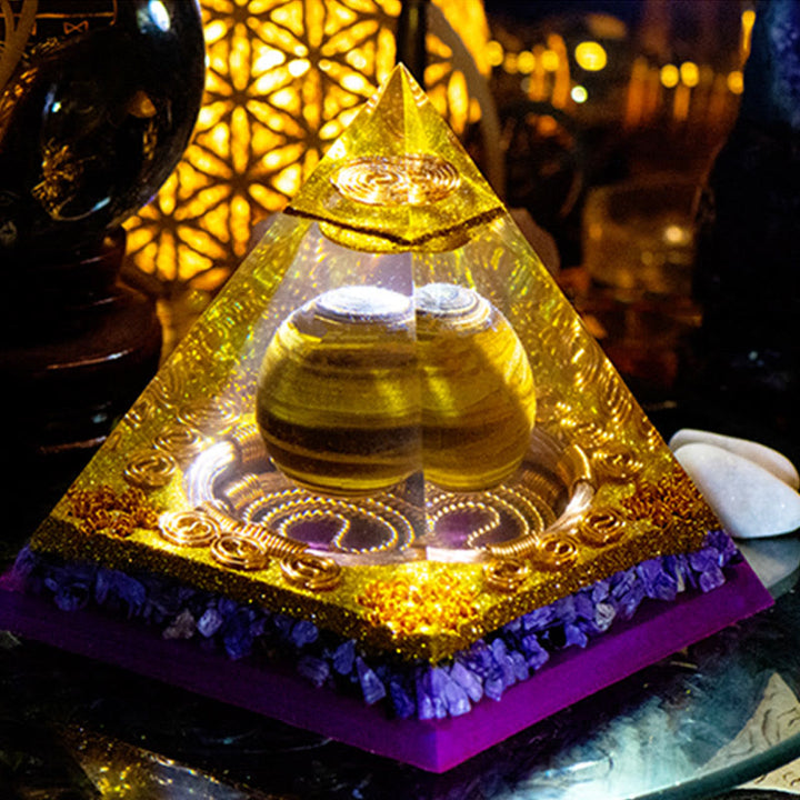 Piramide di orgone con sfera di occhio di tigre Charoite Olivenorma