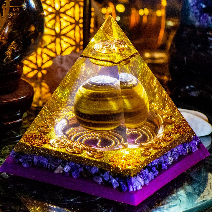 Piramide di orgone con sfera di occhio di tigre Charoite Olivenorma