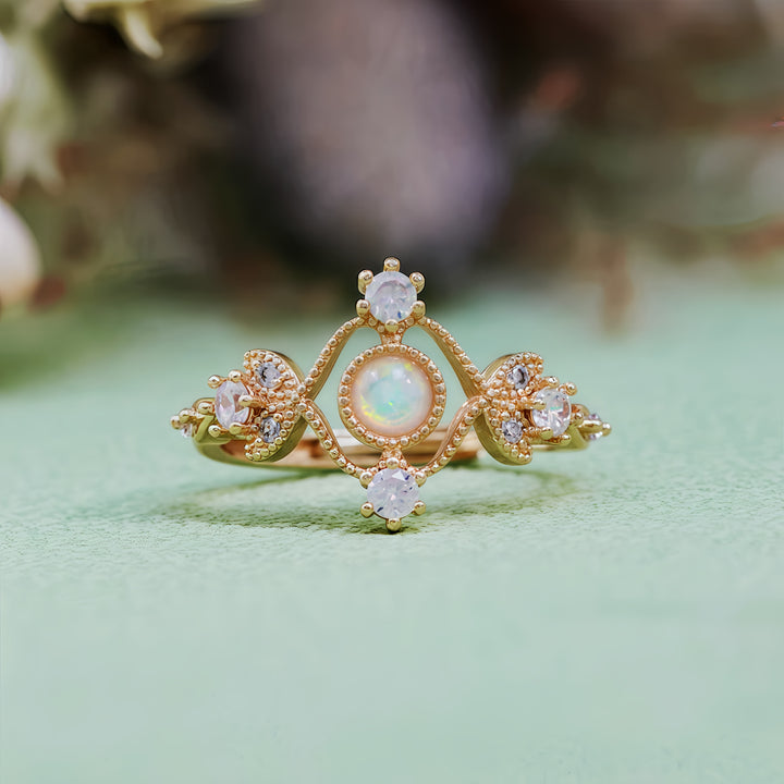 Anello Olivenorma con foglia cava in zircone bianco opale naturale