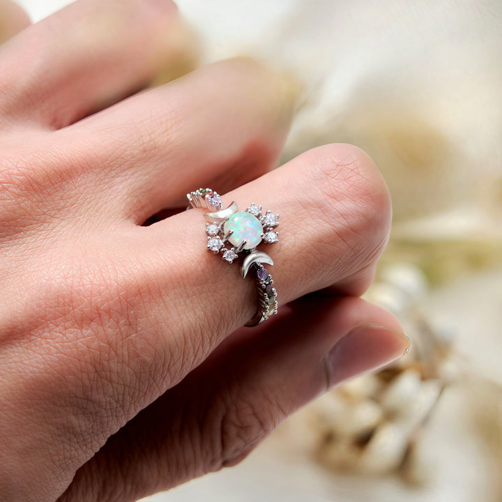 Anello della Dea della Luna Tripla in Opale Bianco Olivenorma
