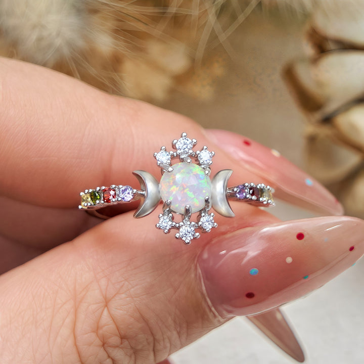 Anello della Dea della Luna Tripla in Opale Bianco Olivenorma