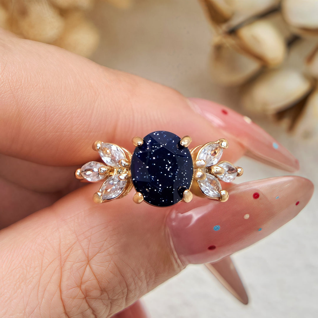 Anello Olivenorma con foglia di zircone in arenaria blu taglio ovale