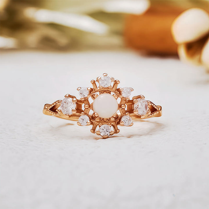 Anello Olivenorma "Fiocco di neve" in opale naturale bianco e zirconi