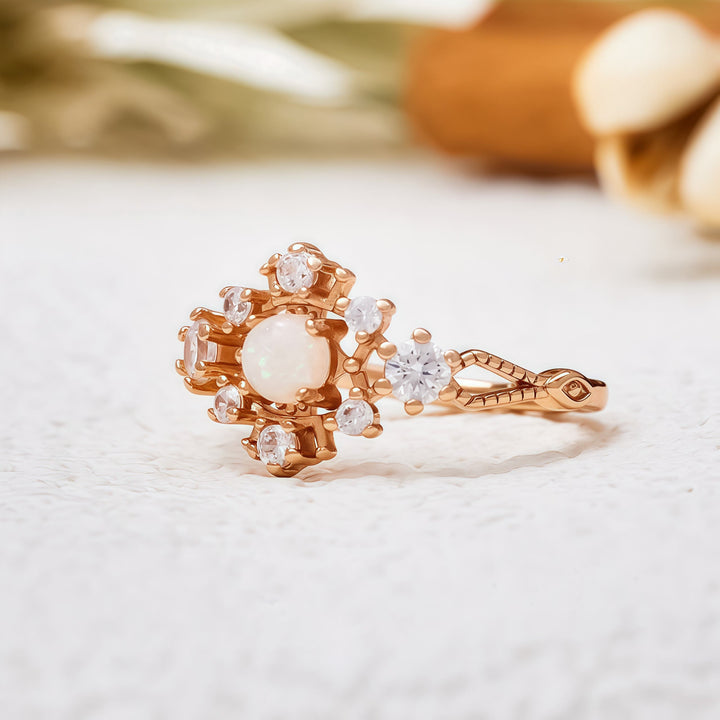 Anello Olivenorma "Fiocco di neve" in opale naturale bianco e zirconi