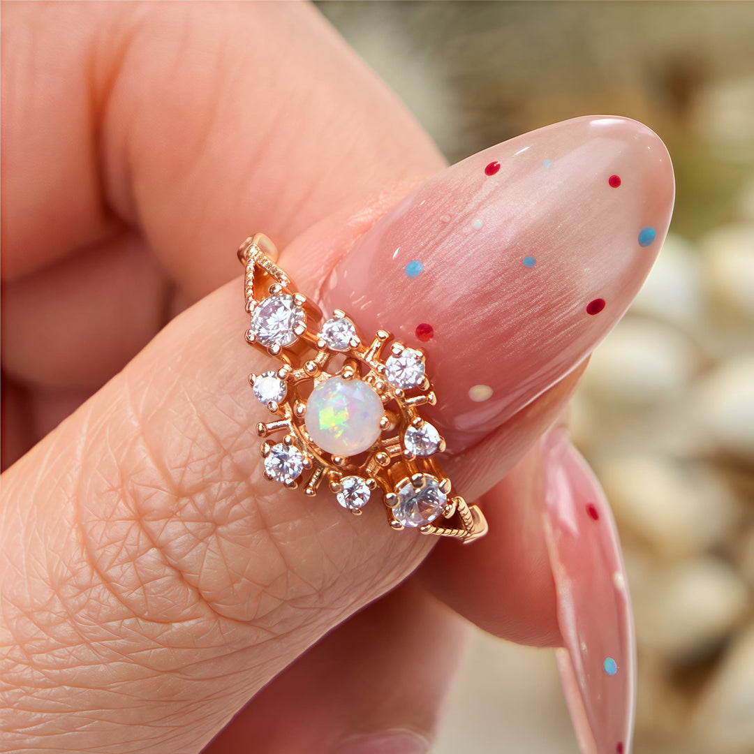 Anello Olivenorma "Fiocco di neve" in opale naturale bianco e zirconi