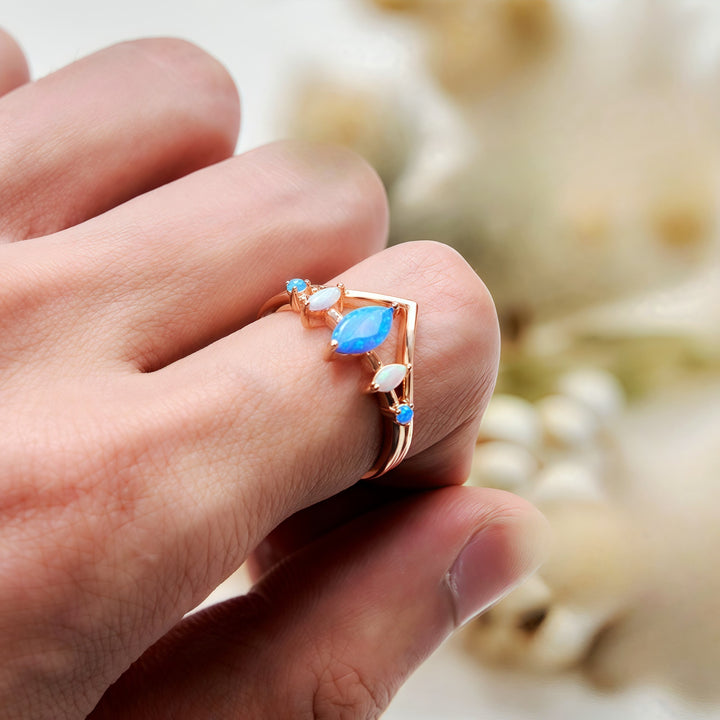 Anello a corona con opale naturale blu e bianco Olivenorma