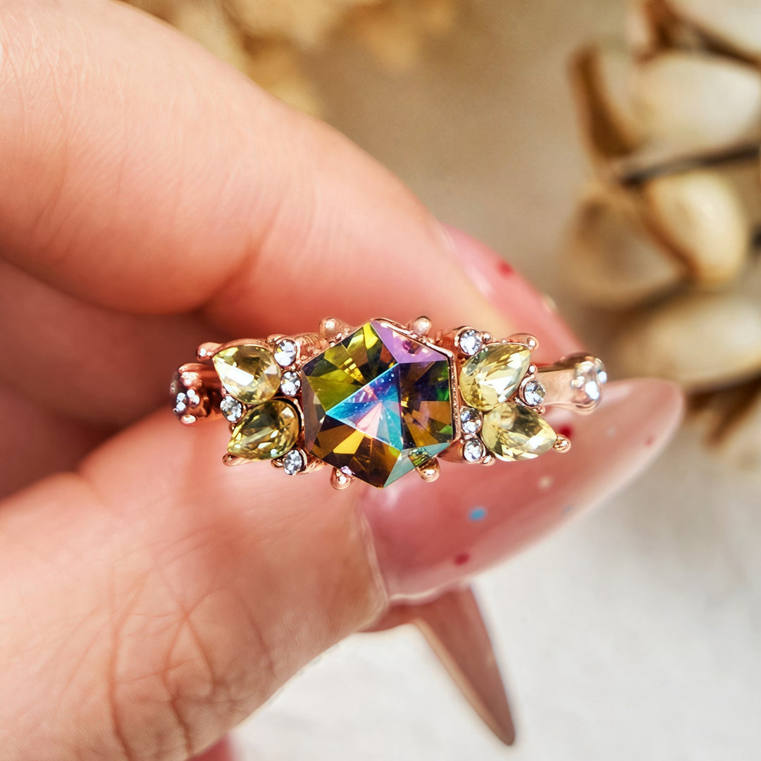 Anello Olivenorma con peridoto alessandrite taglio esagonale