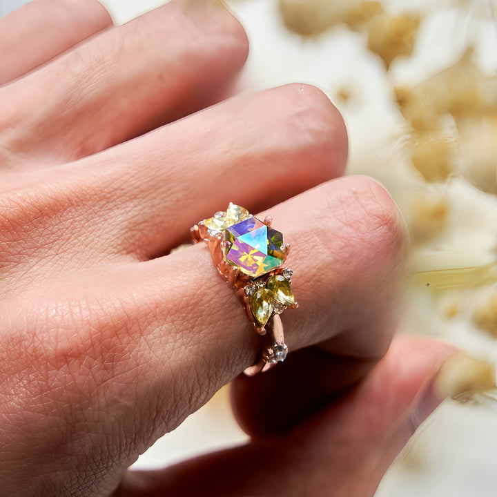 Anello Olivenorma con peridoto alessandrite taglio esagonale