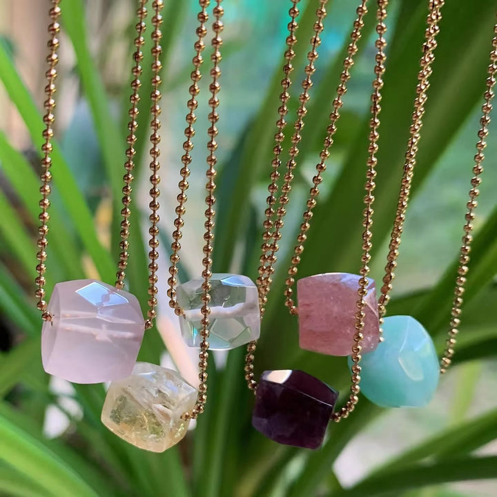 Collana con ciondolo a taglio quadrato in cristallo naturale Olivenorma