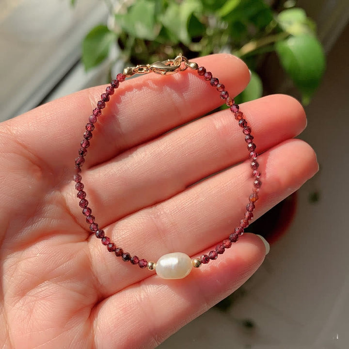 Olivenorma Bracciale con ciondolo in perle d'acqua dolce con perline di pietra da 2 mm