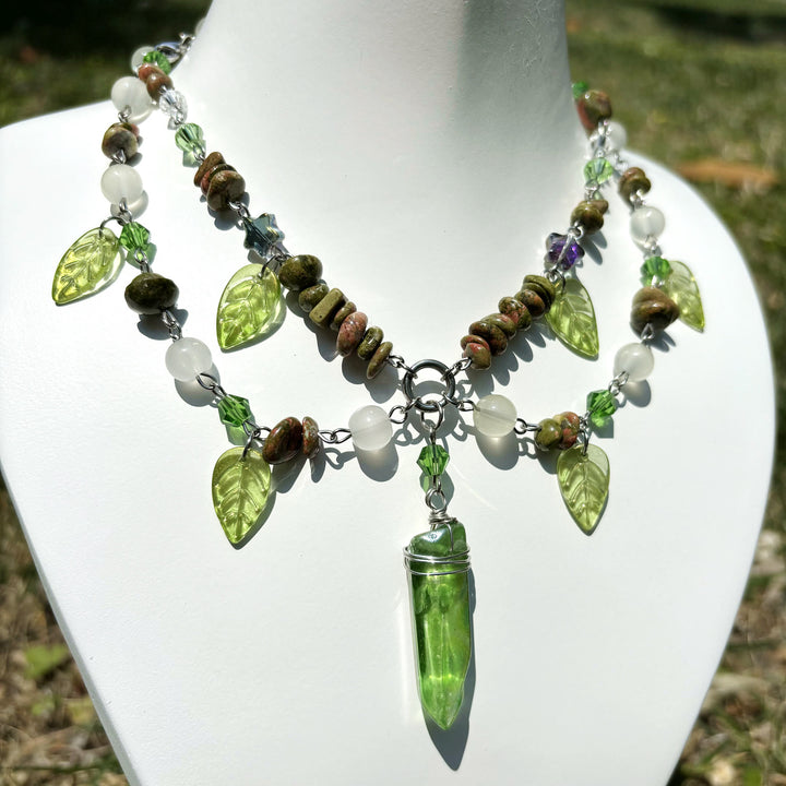 Collana girocollo a strati con foglia Olivenorma e cristallo trasparente Unakite