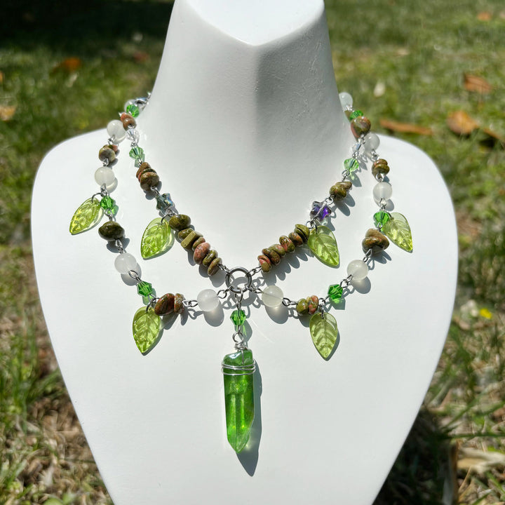 Collana girocollo a strati con foglia Olivenorma e cristallo trasparente Unakite