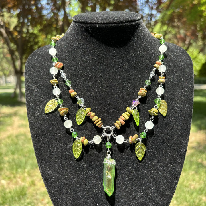 Collana girocollo a strati con foglia Olivenorma e cristallo trasparente Unakite