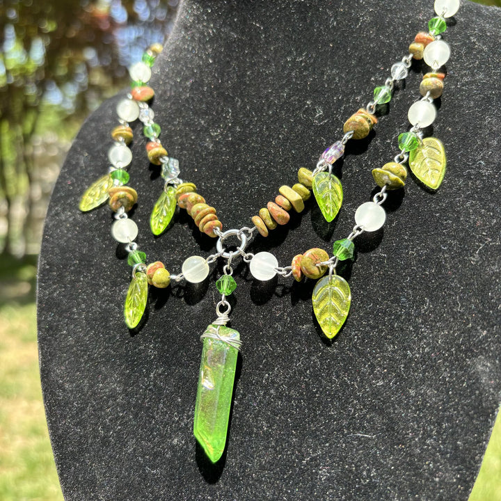 Collana girocollo a strati con foglia Olivenorma e cristallo trasparente Unakite