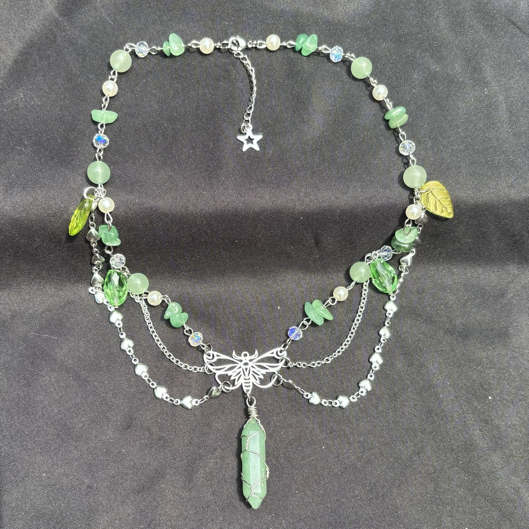 Collana girocollo a strati con ciondolo a farfalla in avventurina verde Olivenorma