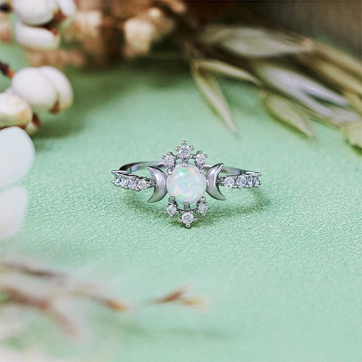 Anello della Dea della Luna Tripla con Zircone Bianco e Opale Bianco Olivenorma