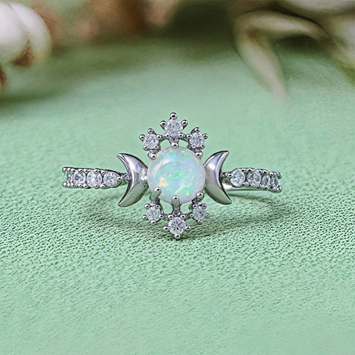 Anello della Dea della Luna Tripla con Zircone Bianco e Opale Bianco Olivenorma
