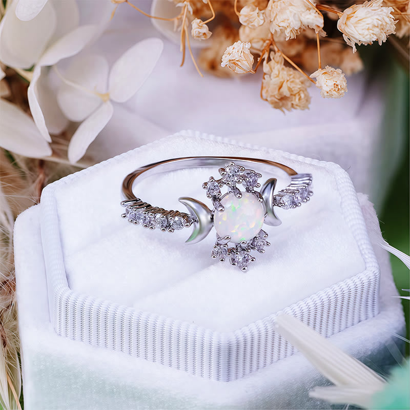 Anello della Dea della Luna Tripla con Zircone Bianco e Opale Bianco Olivenorma