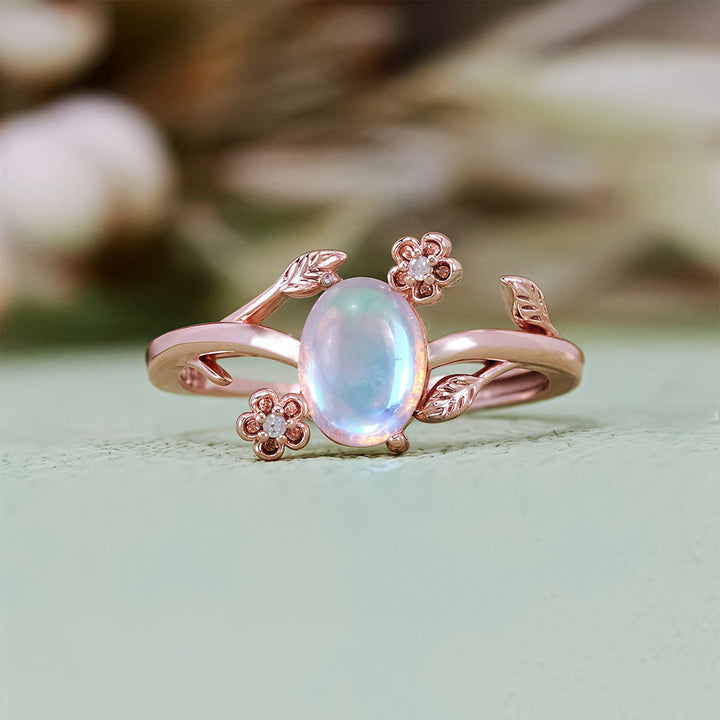 Anello con fiore di vite in pietra di luna ovale Olivenorma