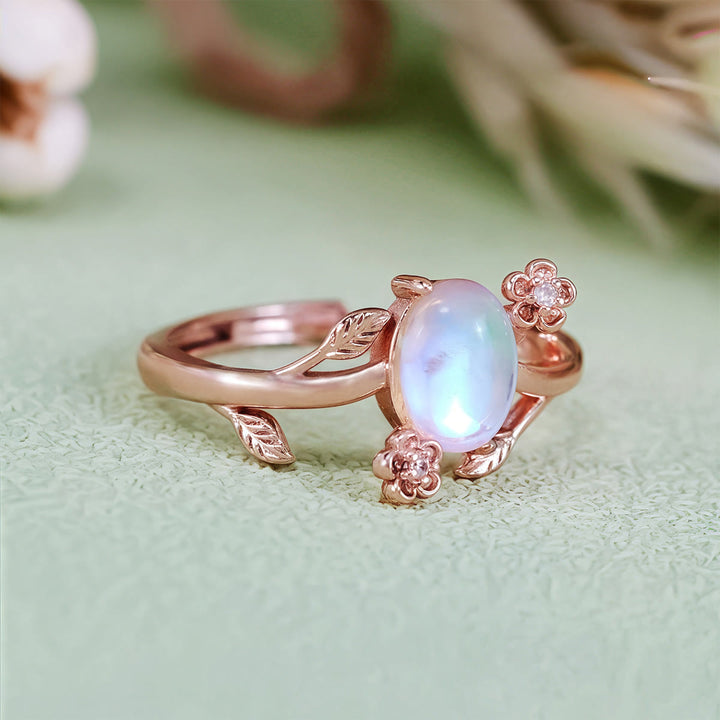 Anello con fiore di vite in pietra di luna ovale Olivenorma