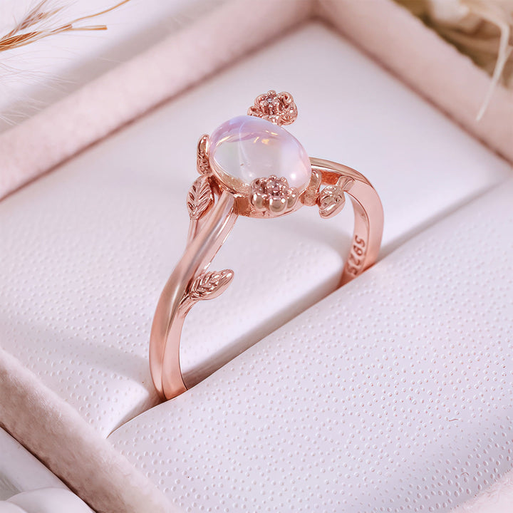 Anello con fiore di vite in pietra di luna ovale Olivenorma