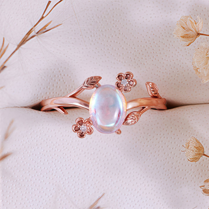 Anello con fiore di vite in pietra di luna ovale Olivenorma