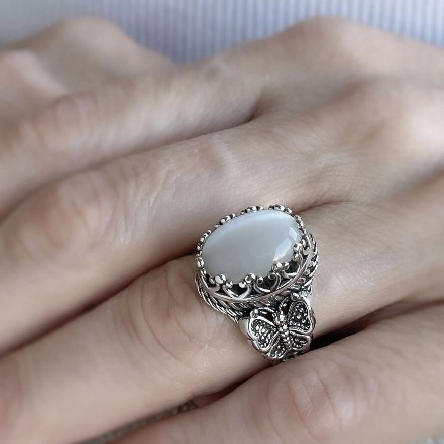 Anello vintage Olivenorma con pietra occhio di gatto bianco taglio ovale