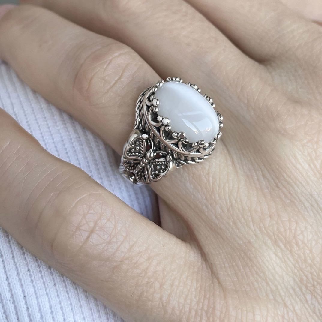 Anello vintage Olivenorma con pietra occhio di gatto bianco taglio ovale